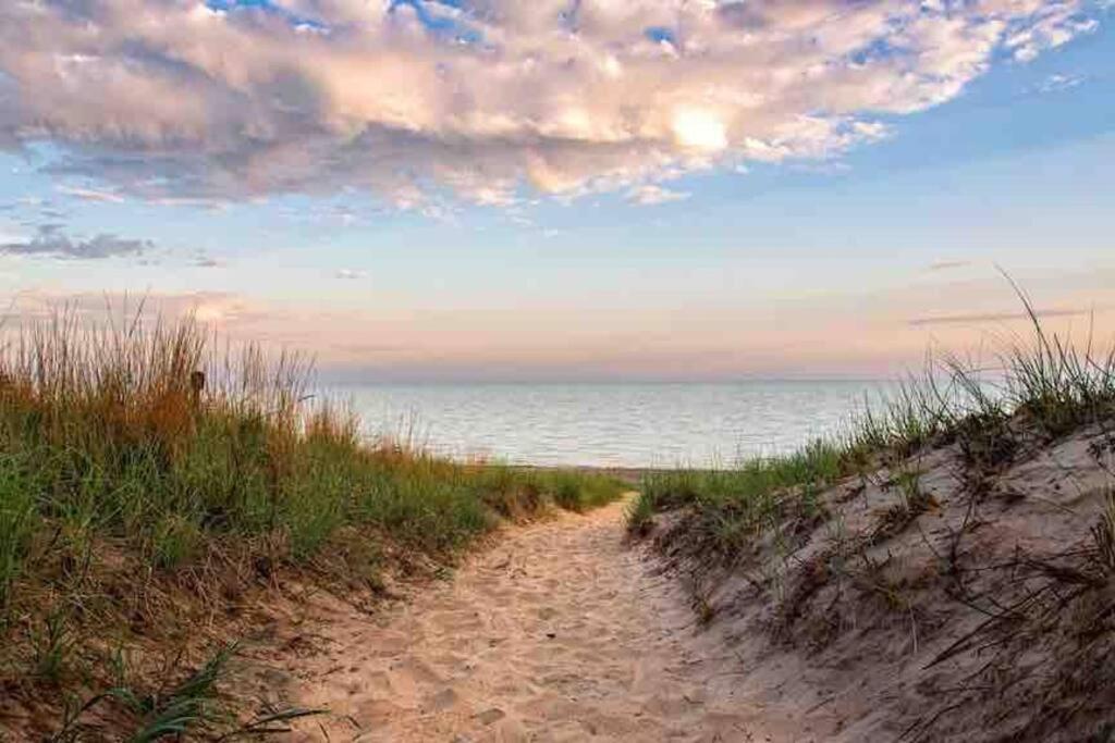 Blue Birdhouse - Indiana Dunes - Pet Friendly 切斯特顿 外观 照片